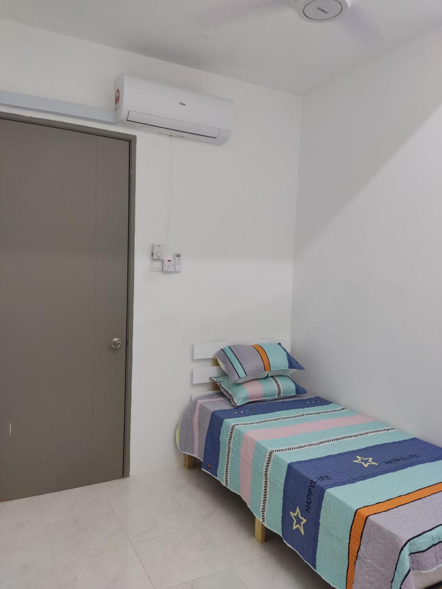 2Storey Asraf'S Homestay Seri Iskandar Exteriör bild